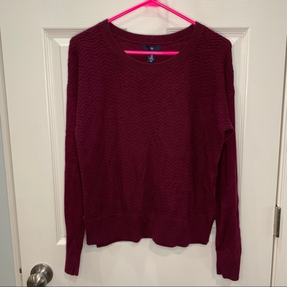 3/$25 - Gap size medium purple sweater‎